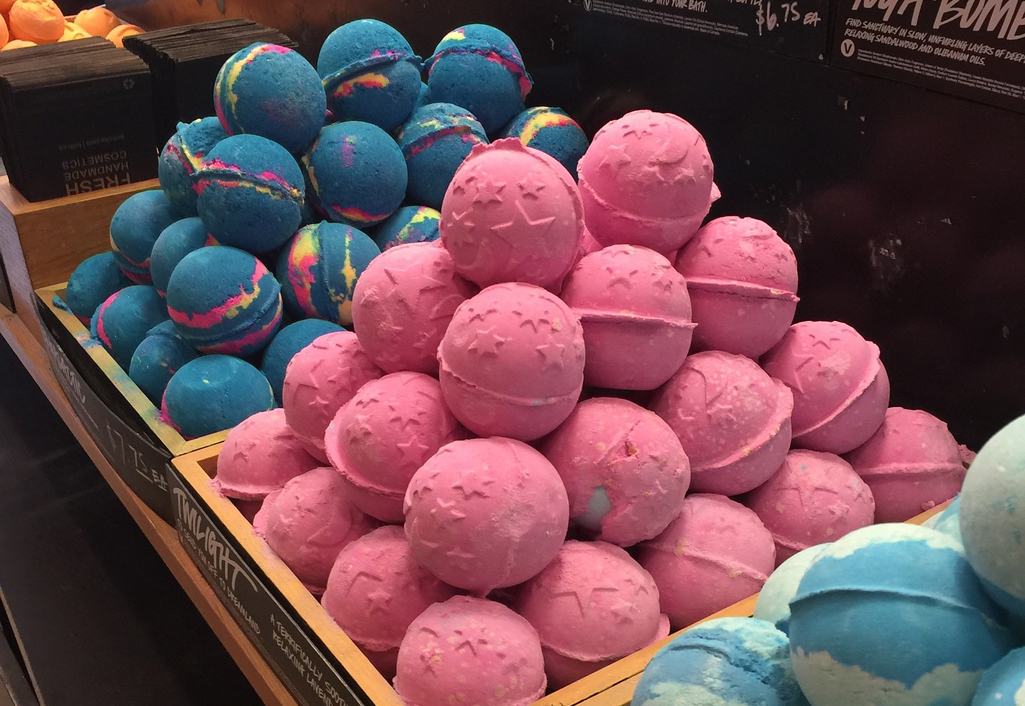 Image of bathbombs perfect for a gift for Health & Fitness Enthusiasts